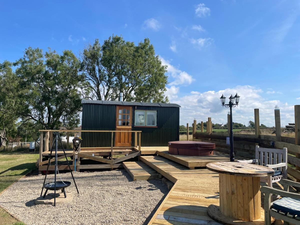 Trenewydd Farm Holiday Cottages Cardigan Værelse billede
